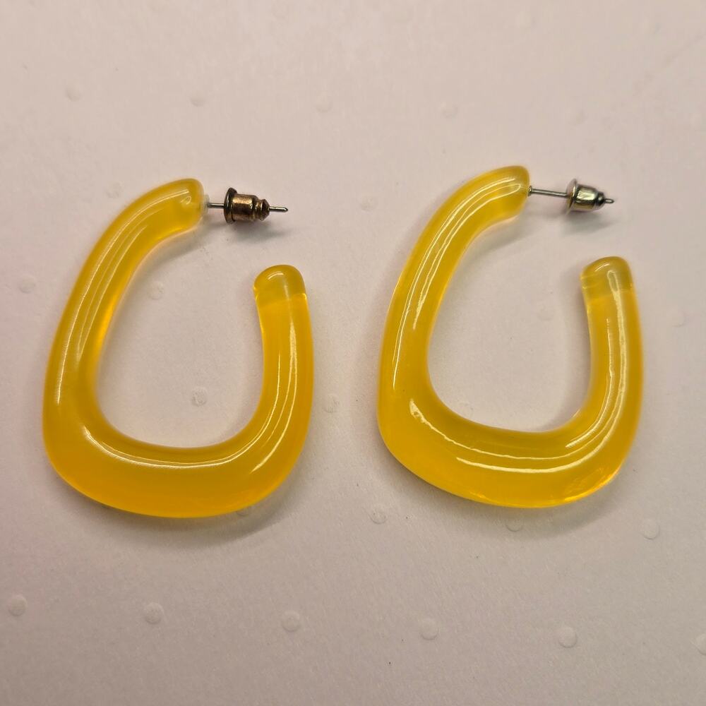 Vintage Mod Yellow Acrylic U-Shape Mini Hoop Earrings Geometric